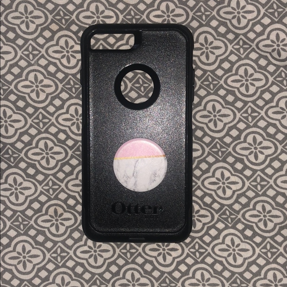 Otterbox with pop socket